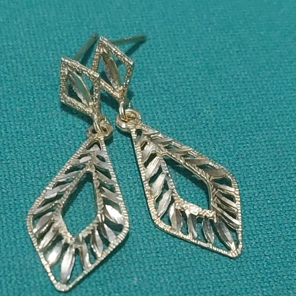 VTG Estate Classic "Diamond-Cut Leaf Design, 1.2 G 14k Marquise Drop Earrings